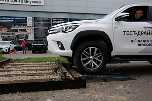 Тест-драйв Toyota LC200, LC Prado 150, Hilux 2015 в Тойота Центр Внуково