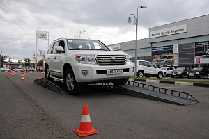 Тест-драйв Toyota LC200, LC Prado 150, Hilux 2015 в Тойота Центр Внуково